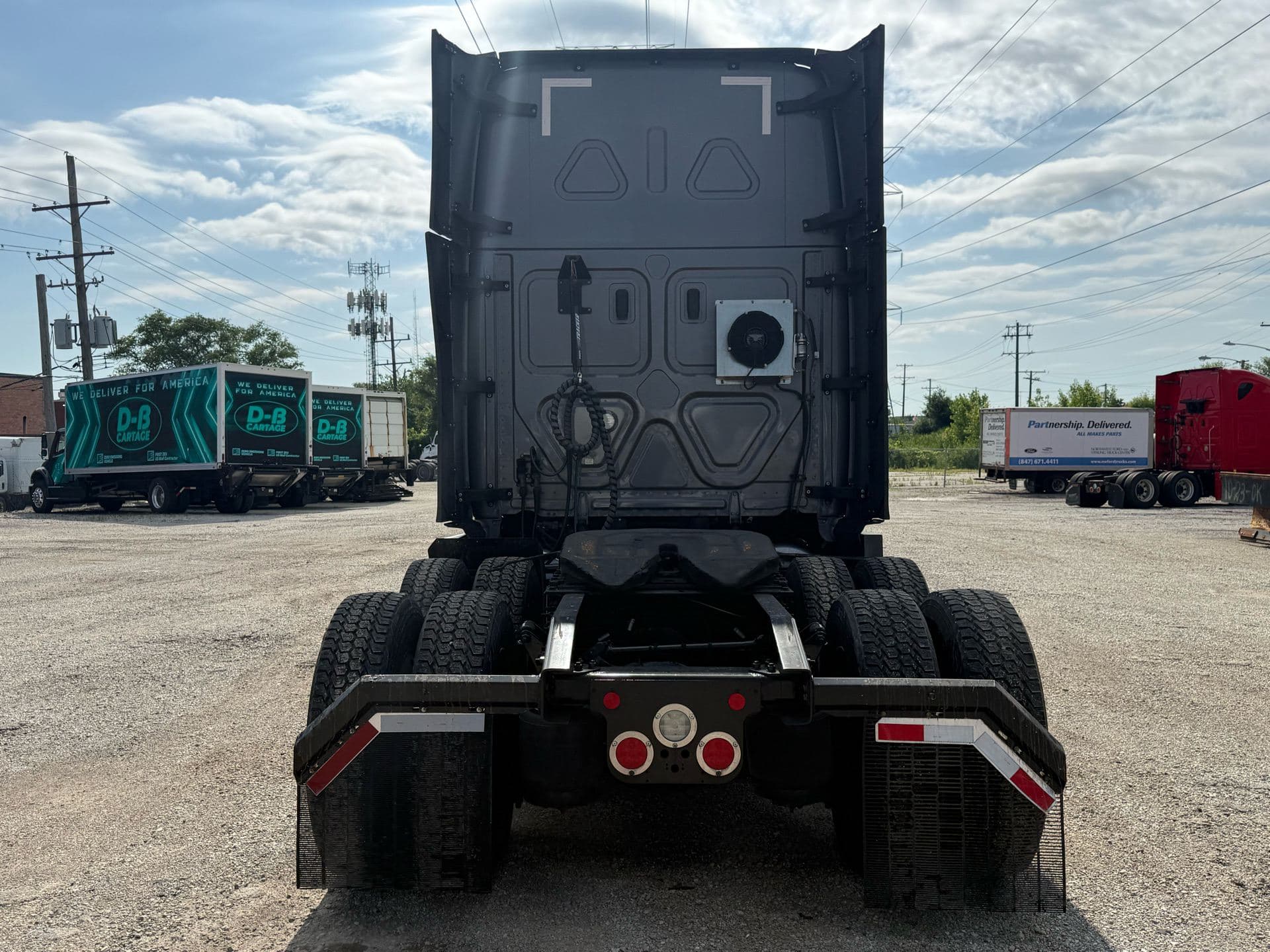 2022 Freightliner - 446k - 10k Engine! image 6