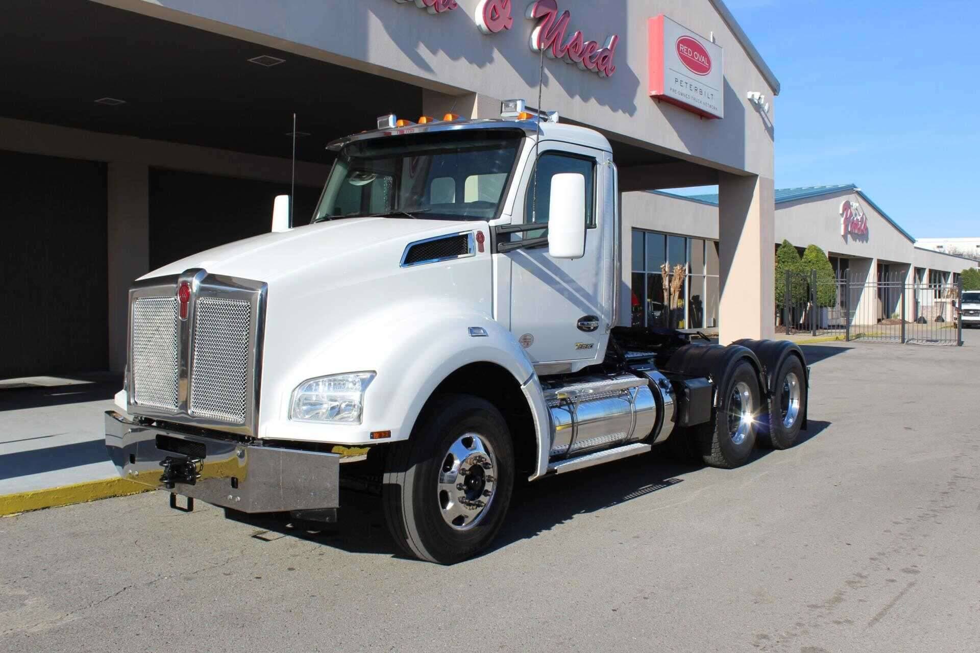 2023 Kenworth T880 image 2