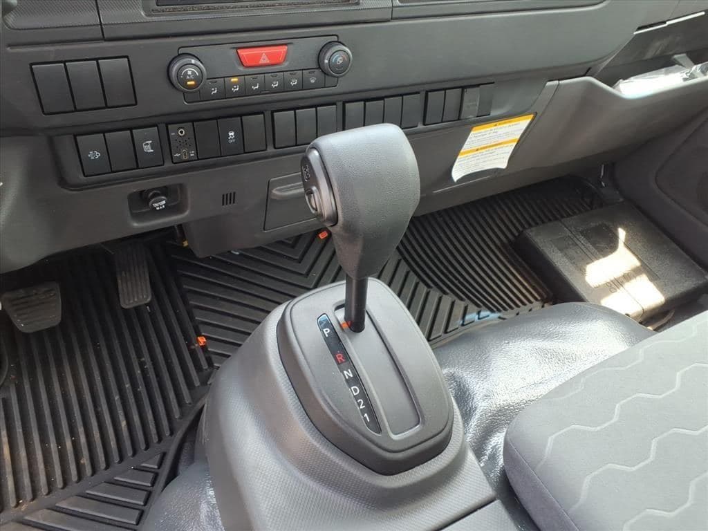 2026 Isuzu NRR image 10