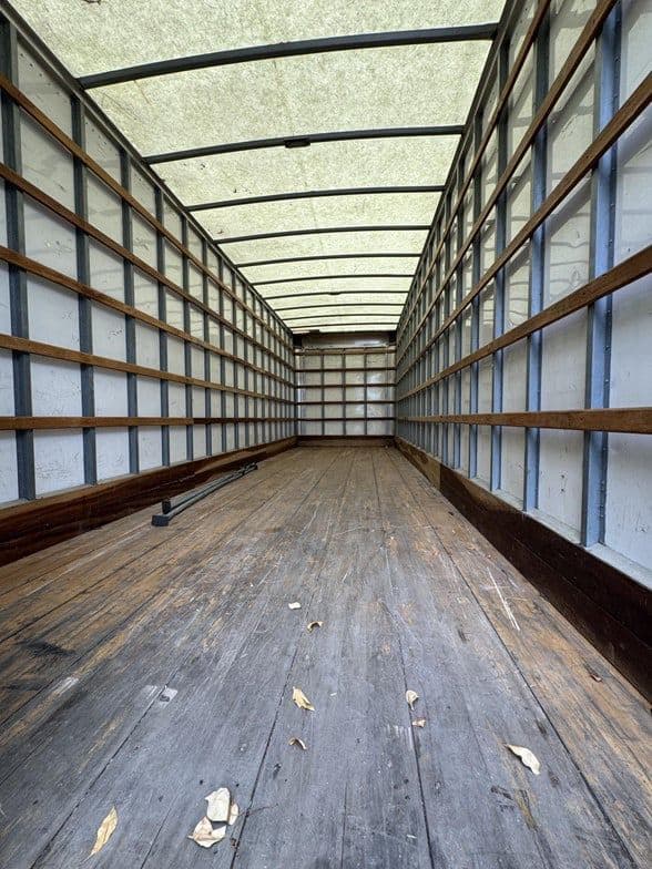 2018 Hino 258 image 5