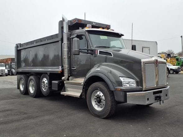 2025 Kenworth T880 image 1