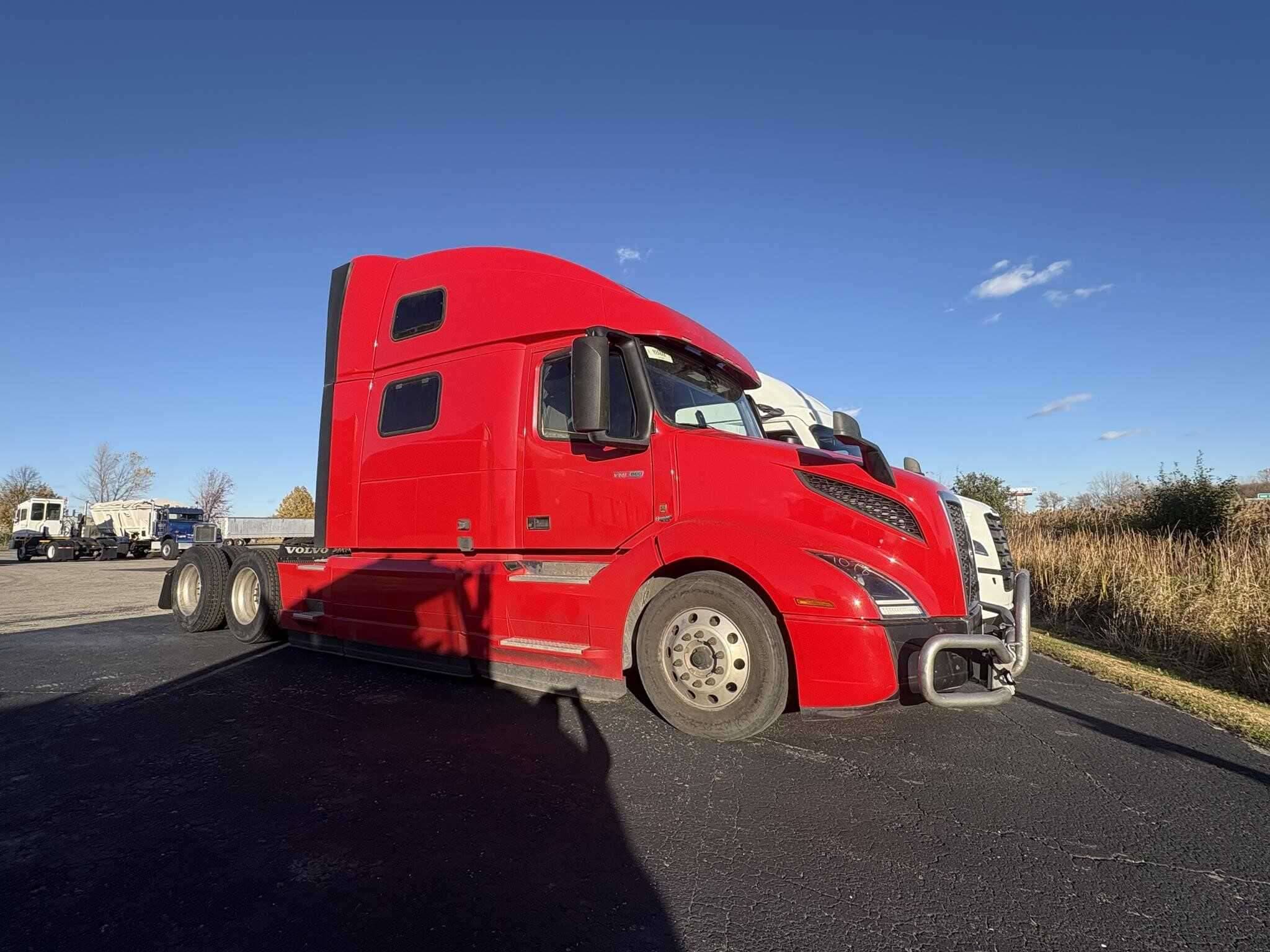 2022 Volvo VNL image 3