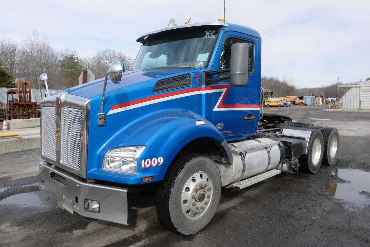 2017 Kenworth T880 image 1