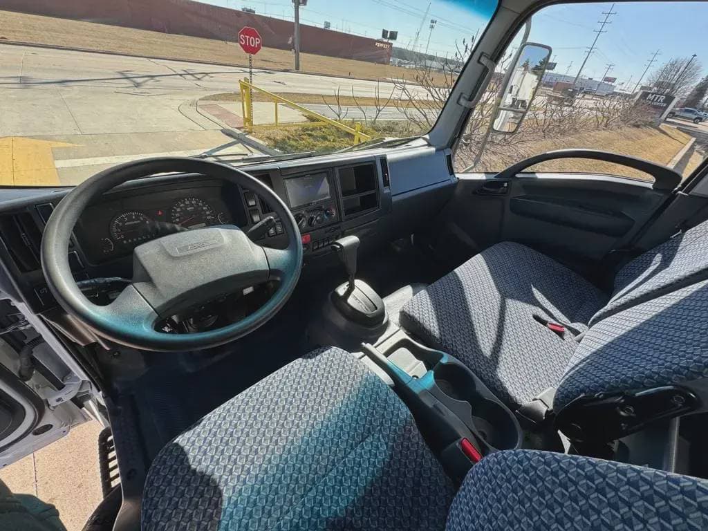 Used 2023 CHEVROLET Cabover Truck - COE, Moving Van, Box Truck - Straight Truck - LOW CAB FORWARD 4500 HD For Sale image 8