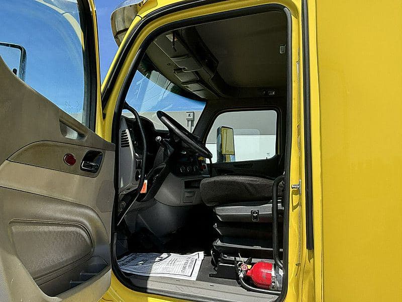 2021 Peterbilt 579 image 14