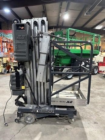 2017 JLG 30AM image 1