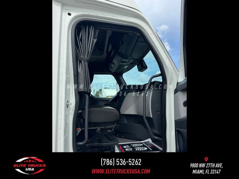 2022 Freightliner Cascadia image 28
