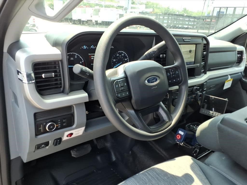 2026 Ford F550 XLT image 16
