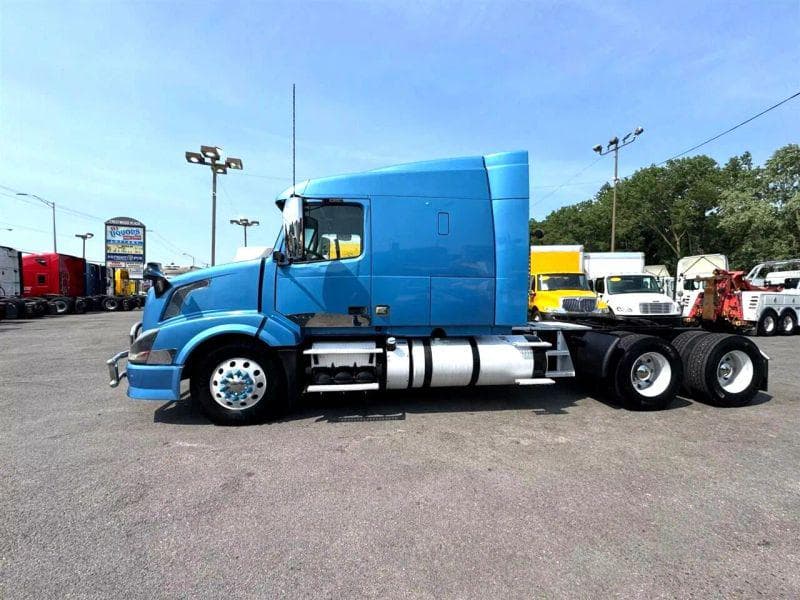2012 Volvo VNL image 38