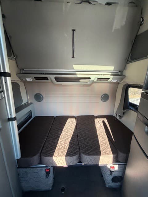 2024 Volvo VNL image 6