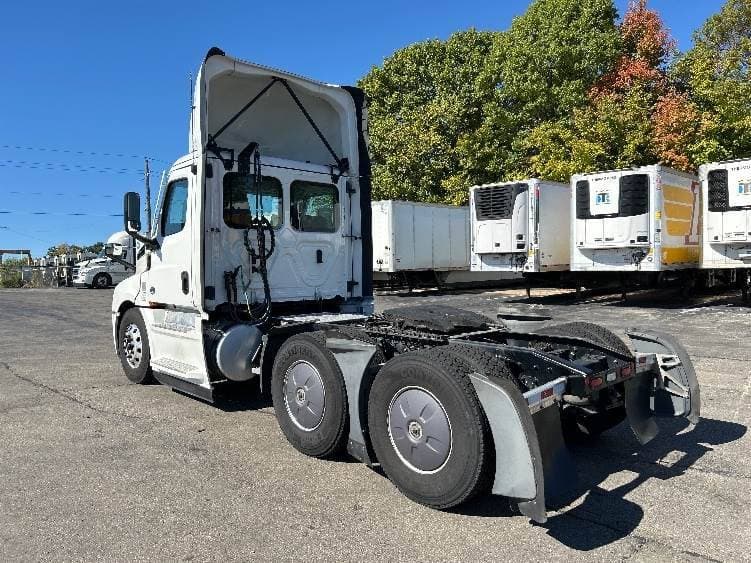 2022 Freightliner Cascadia image 5