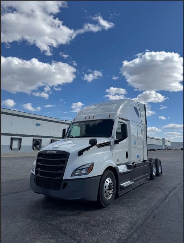 2022 Freightliner Cascadia image 3