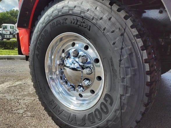 2025 Kenworth T880 image 32