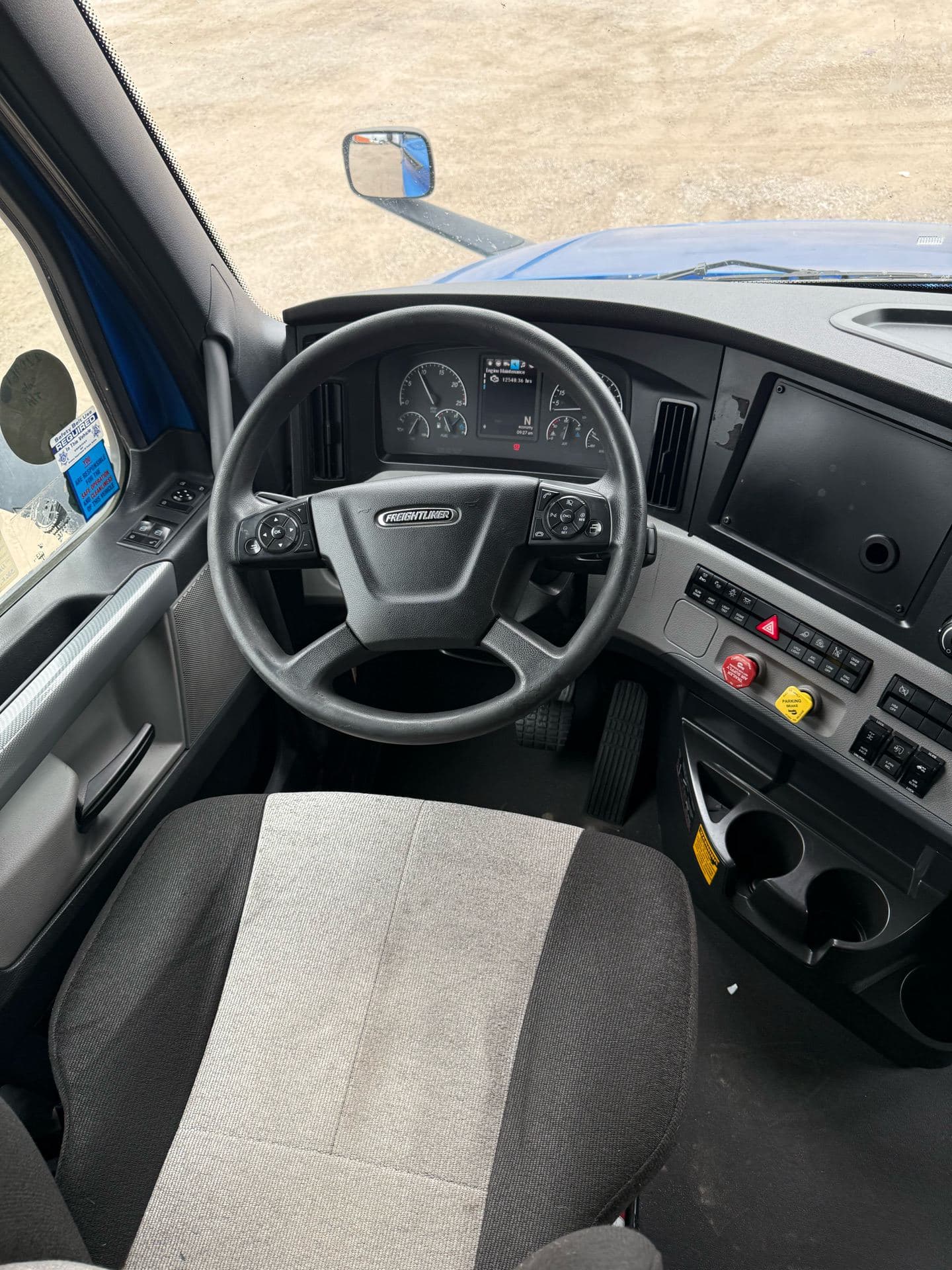 2022 Freightliner - 386k - 12,500 Hours - 455 HP image 17