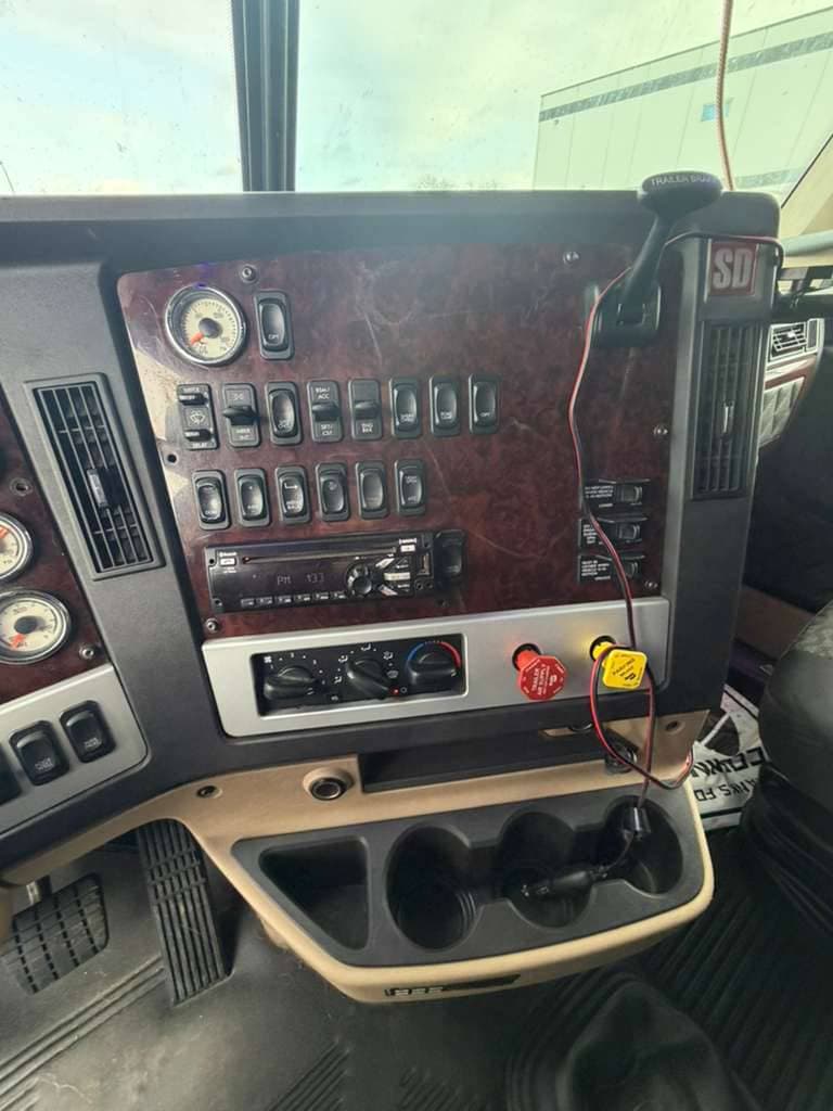 2021 Freightliner SD122 image 10