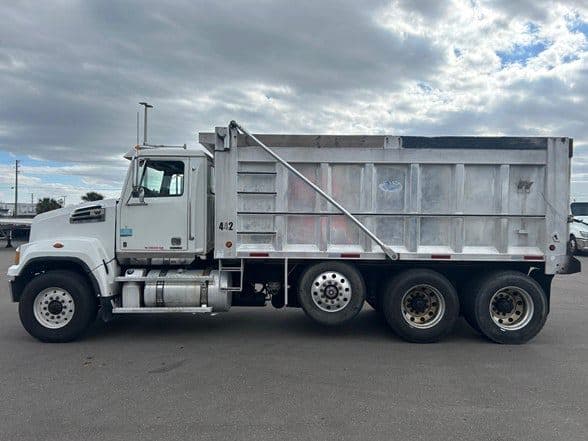 2016 Western Star 4700 image 2