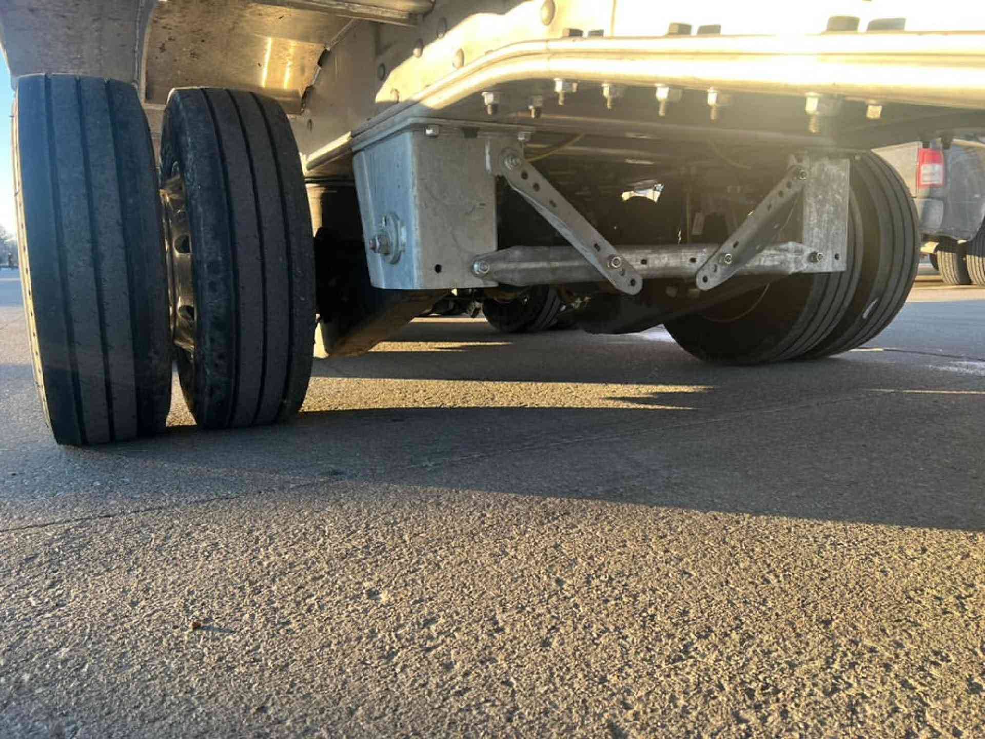 2027 Extreme XS70 Step Deck Tri Axle Low Pro R17.5 image 15