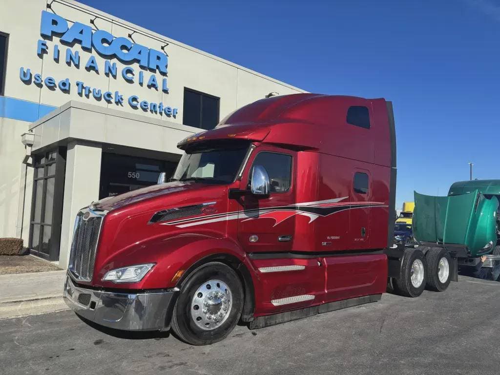 2023 Peterbilt 579 image 1