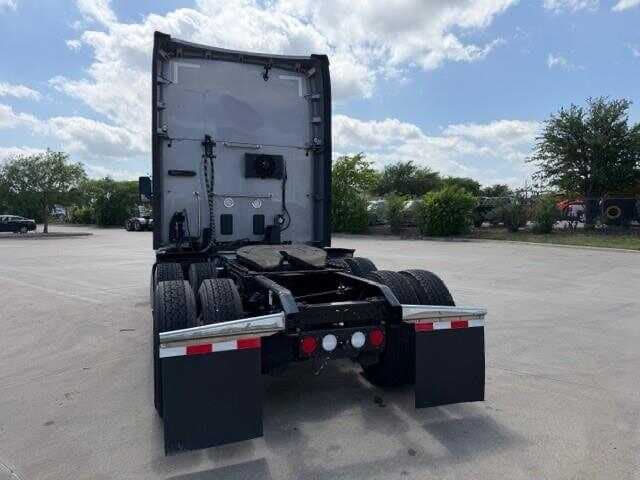 2022 Kenworth T680 image 5