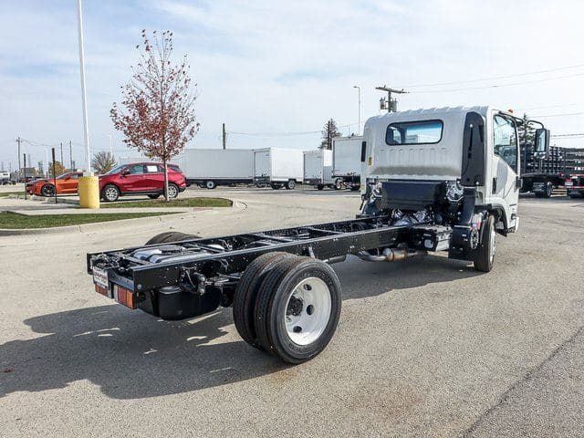 2025 Chevrolet 4500 HG LCF Gas Work Truck 150" Wheelbase Cab Chassis image 3