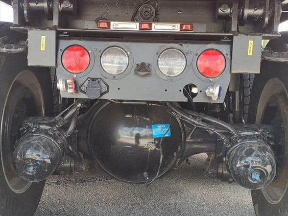 2025 Kenworth T880 image 13