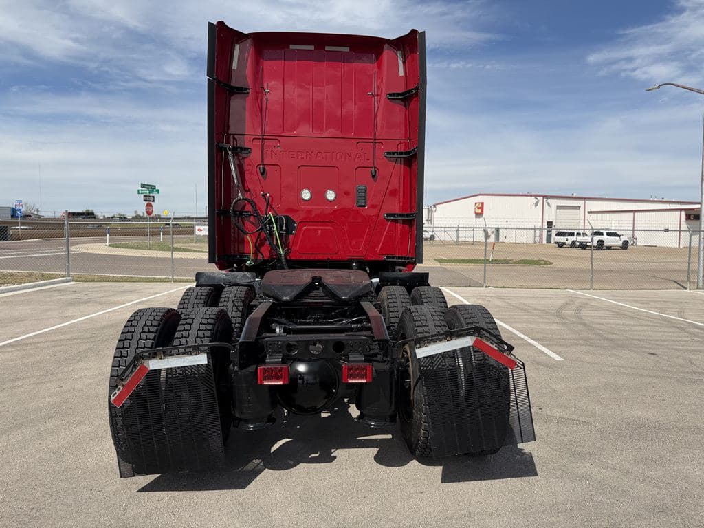 Used 2021 INTERNATIONAL LT625 image 18