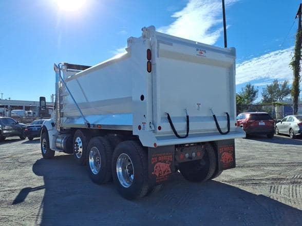 2026 Kenworth T880 image 9