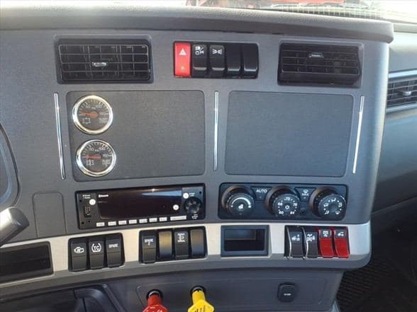 2026 Kenworth T880 image 9