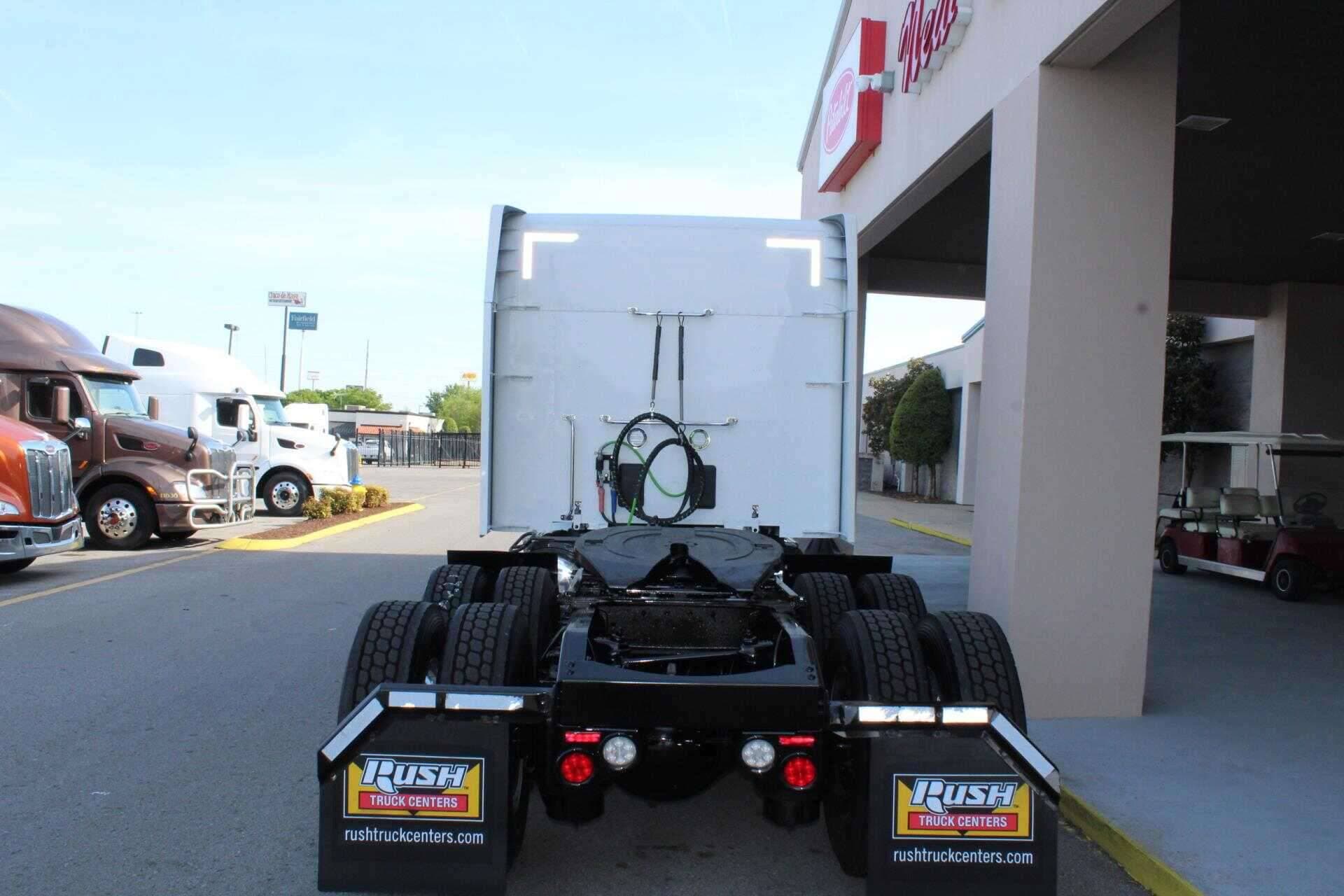 2022 Peterbilt 567 image 16
