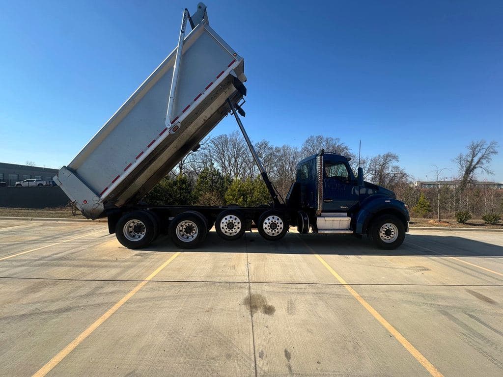Used 2022 KENWORTH T880S image 8