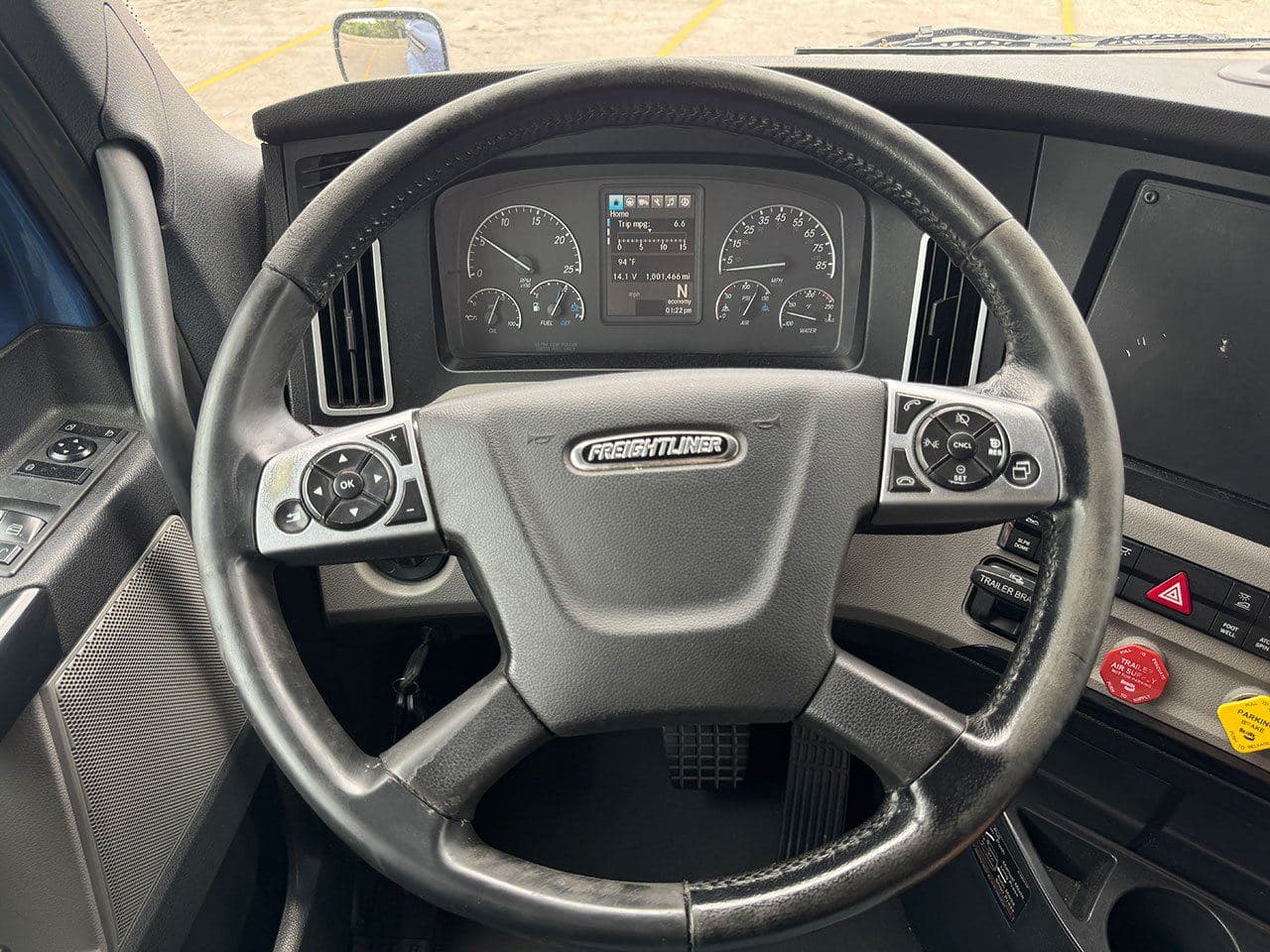 2019 Freightliner Cascadia 126 image 10