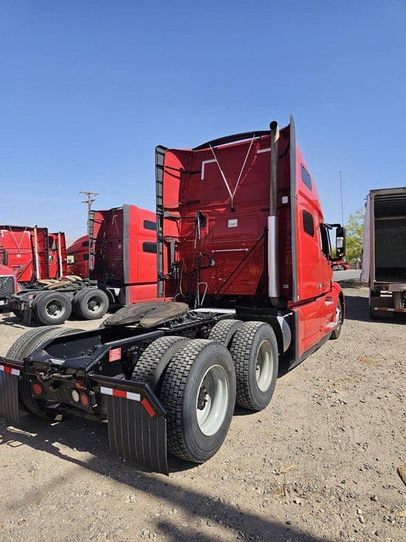 2023 Volvo VNL64T760 image 4