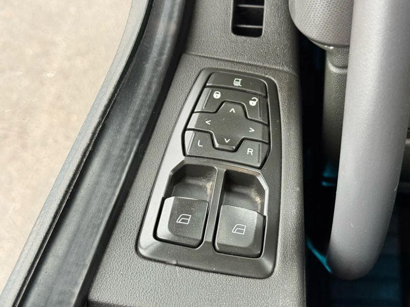 2020 Volvo VNL image 31