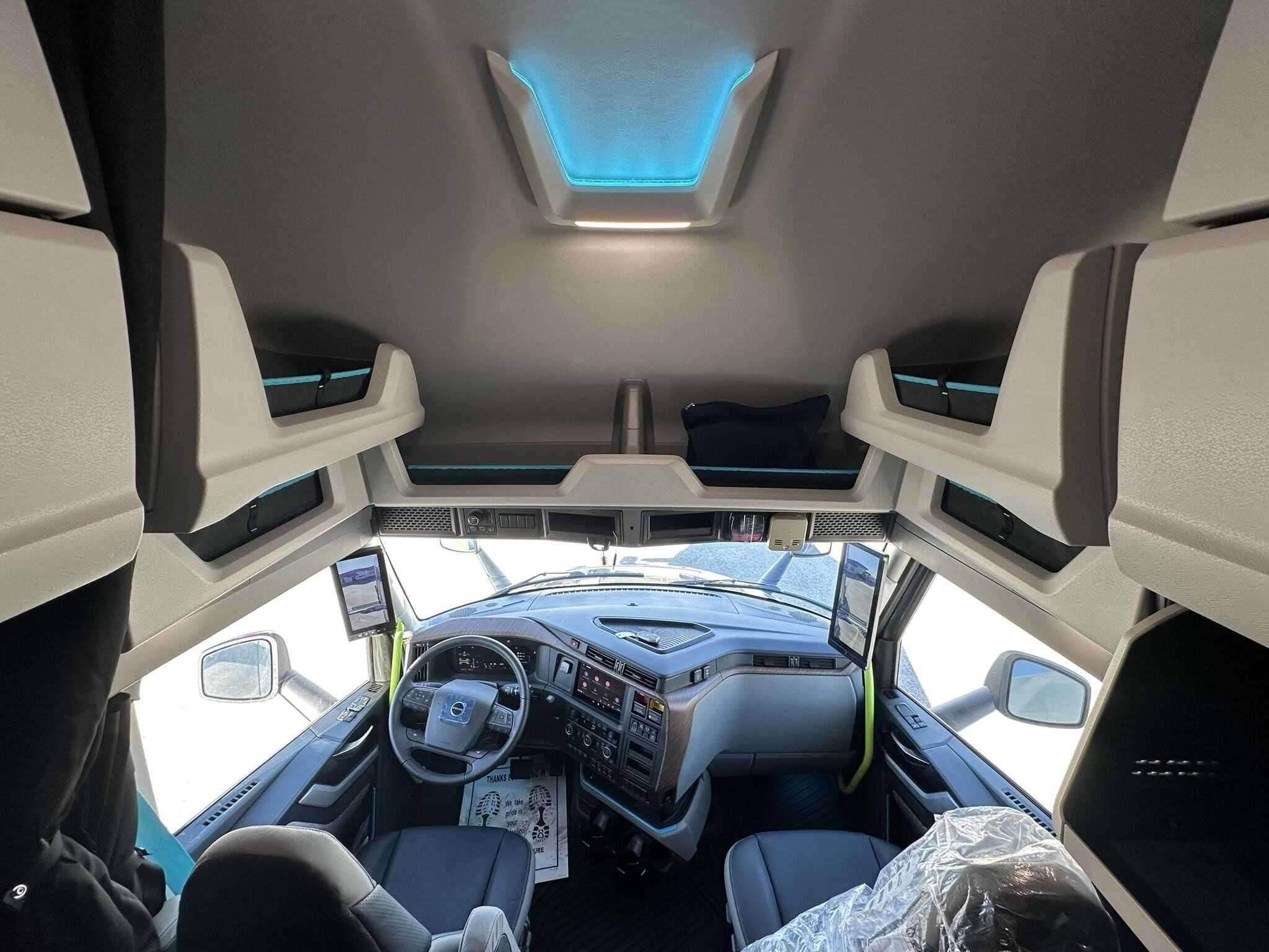 2026 Volvo NEW VNL image 7
