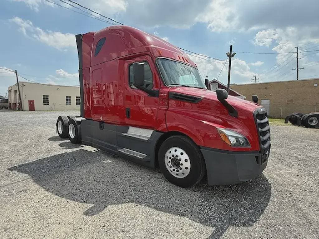 Used 2020 FREIGHTLINER Conventional - Sleeper Truck image 4