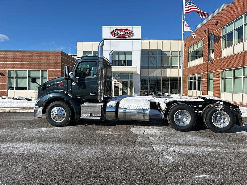 2026 Peterbilt 579 image 3