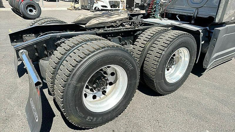 2023 Freightliner Cascadia 126 image 9