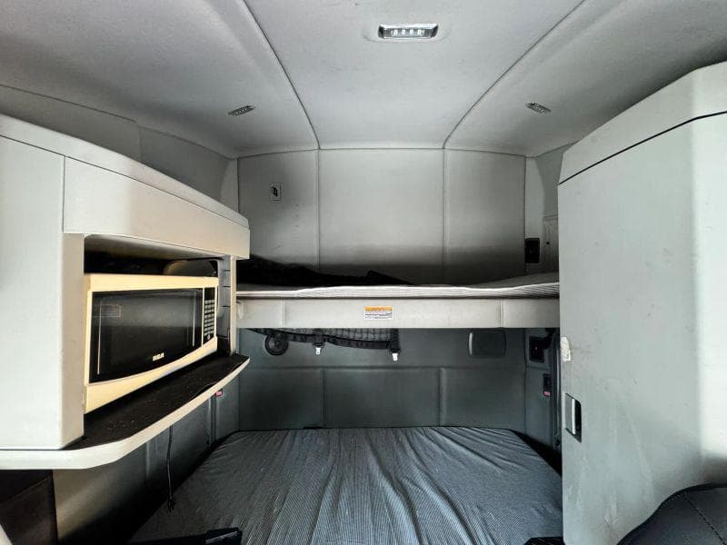 2022 Kenworth T600 image 12