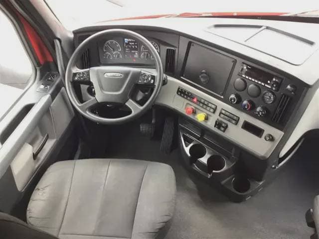 2022 Freightliner Cascadia image 8