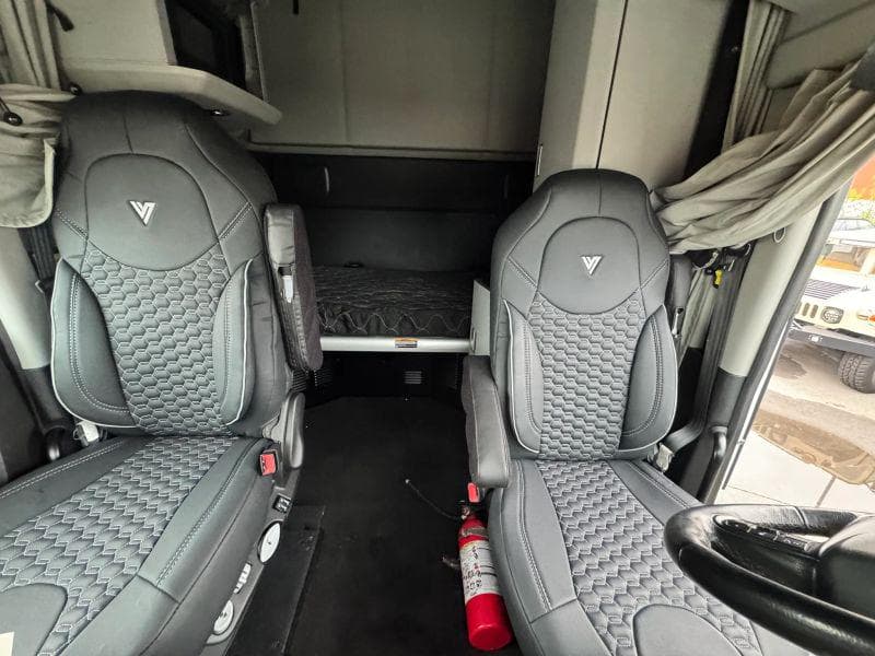 2023 Kenworth T600 image 21