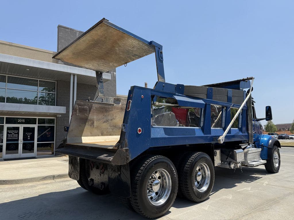 Used 2025 PETERBILT 567 image 10