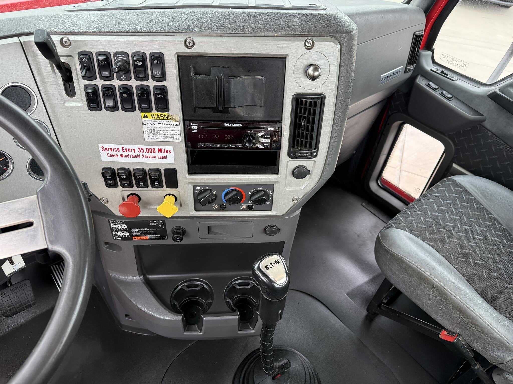 2018 Mack CXU613 image 6