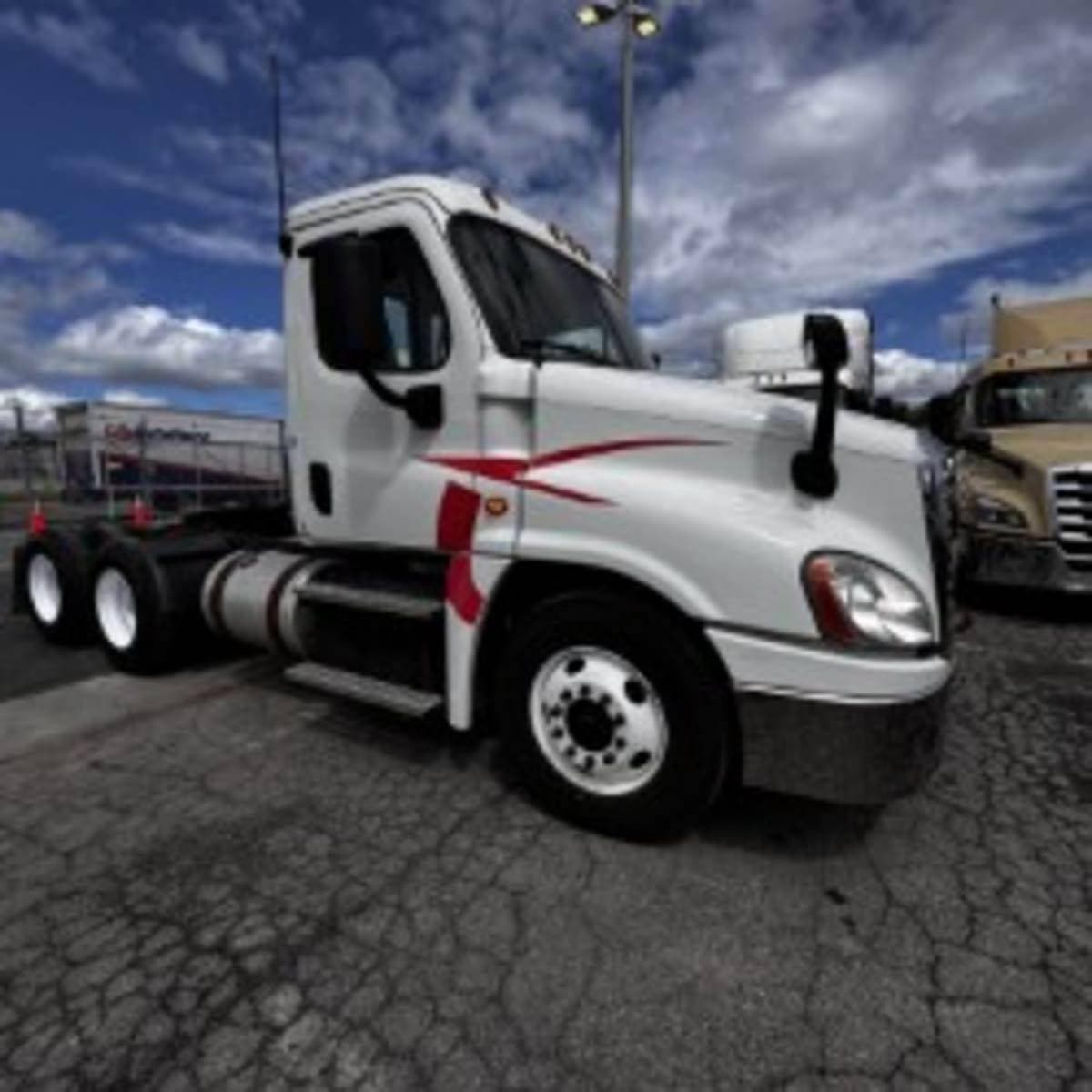 2018 Freightliner Cascadia image 1