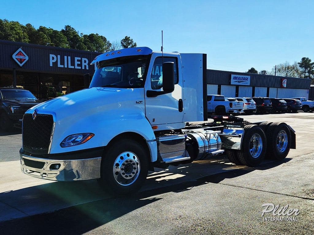 2025 INTERNATIONAL LT SN298842 image 1