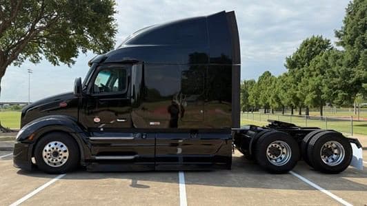 2022 Peterbilt 579 image 4