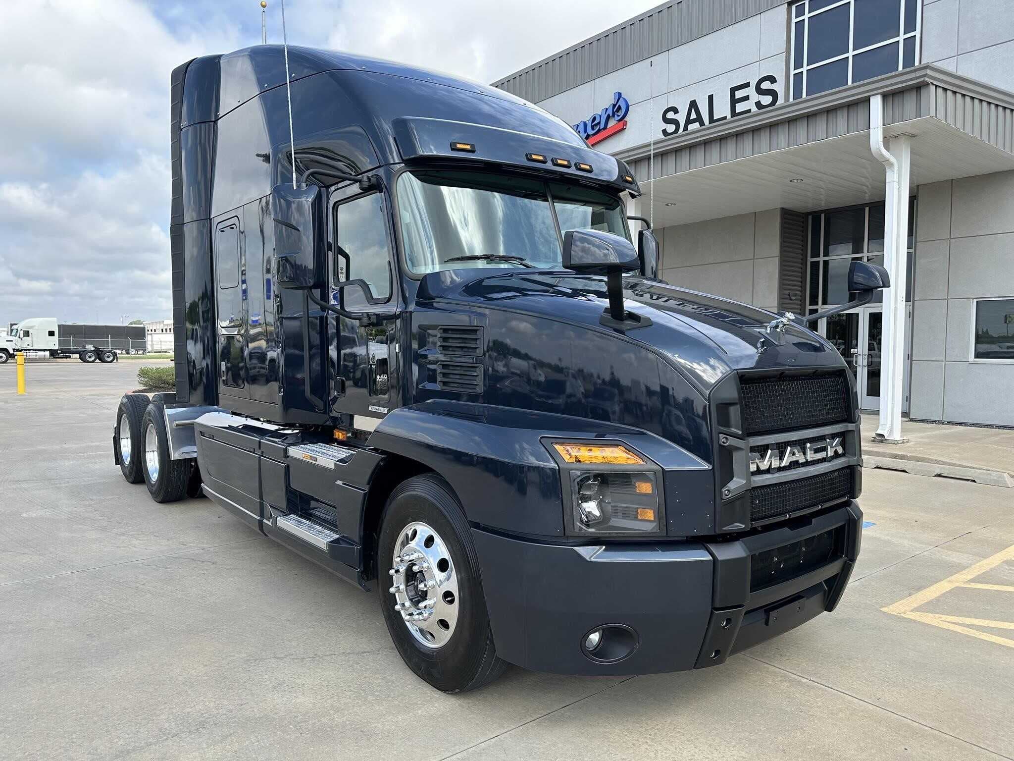 Used 2022 MACK ANTHEM Conventional - Sleeper Truck image 3