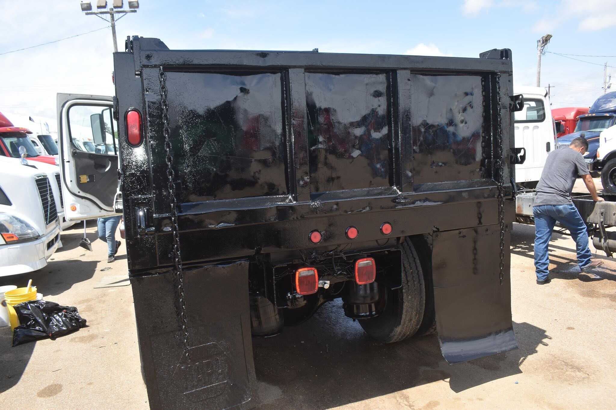 2013 Freightliner M2 106 image 4