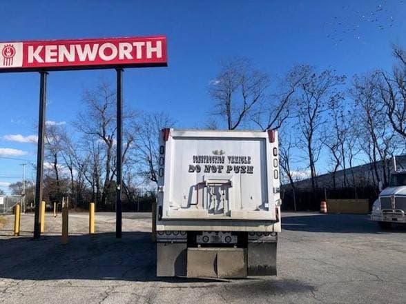 2021 Kenworth T880 image 3