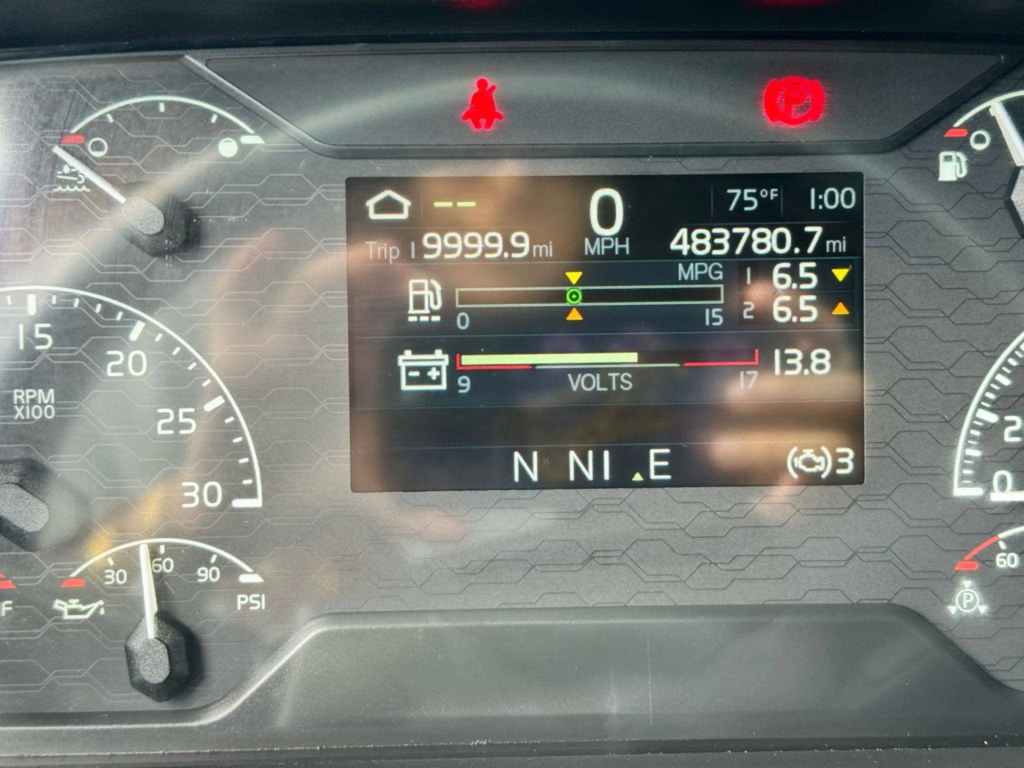 2021 Volvo VNL image 30