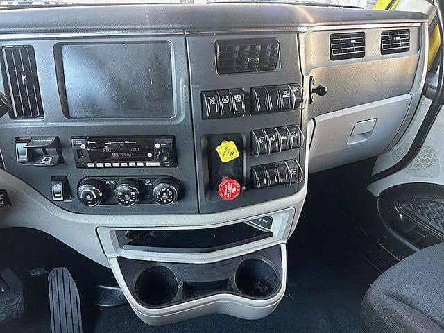 2023 Peterbilt 579 image 13